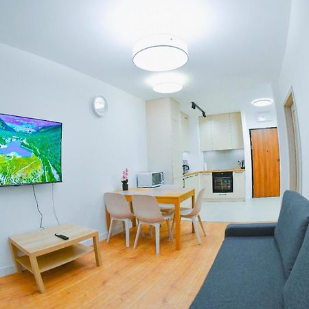 Elegant Two-Room Apartment, Sleeps 4, Near Turon Arena, With Balcony Krakov Exteriér fotografie