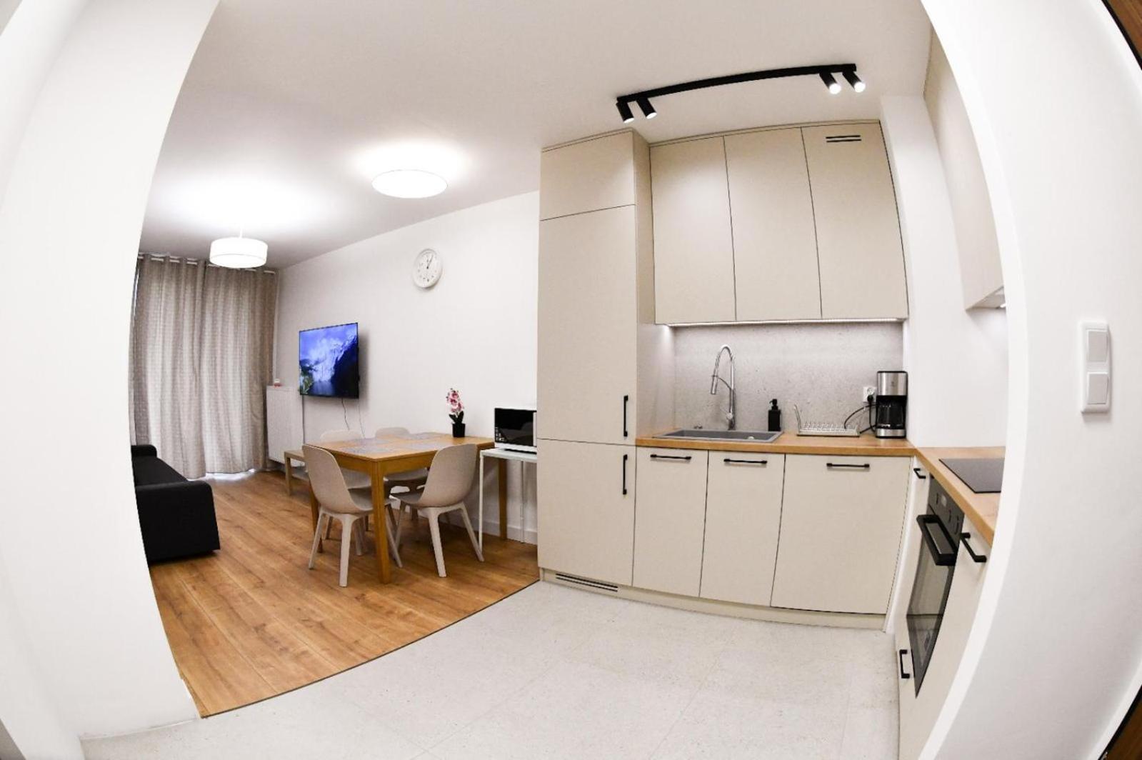 Elegant Two-Room Apartment, Sleeps 4, Near Turon Arena, With Balcony Krakov Exteriér fotografie