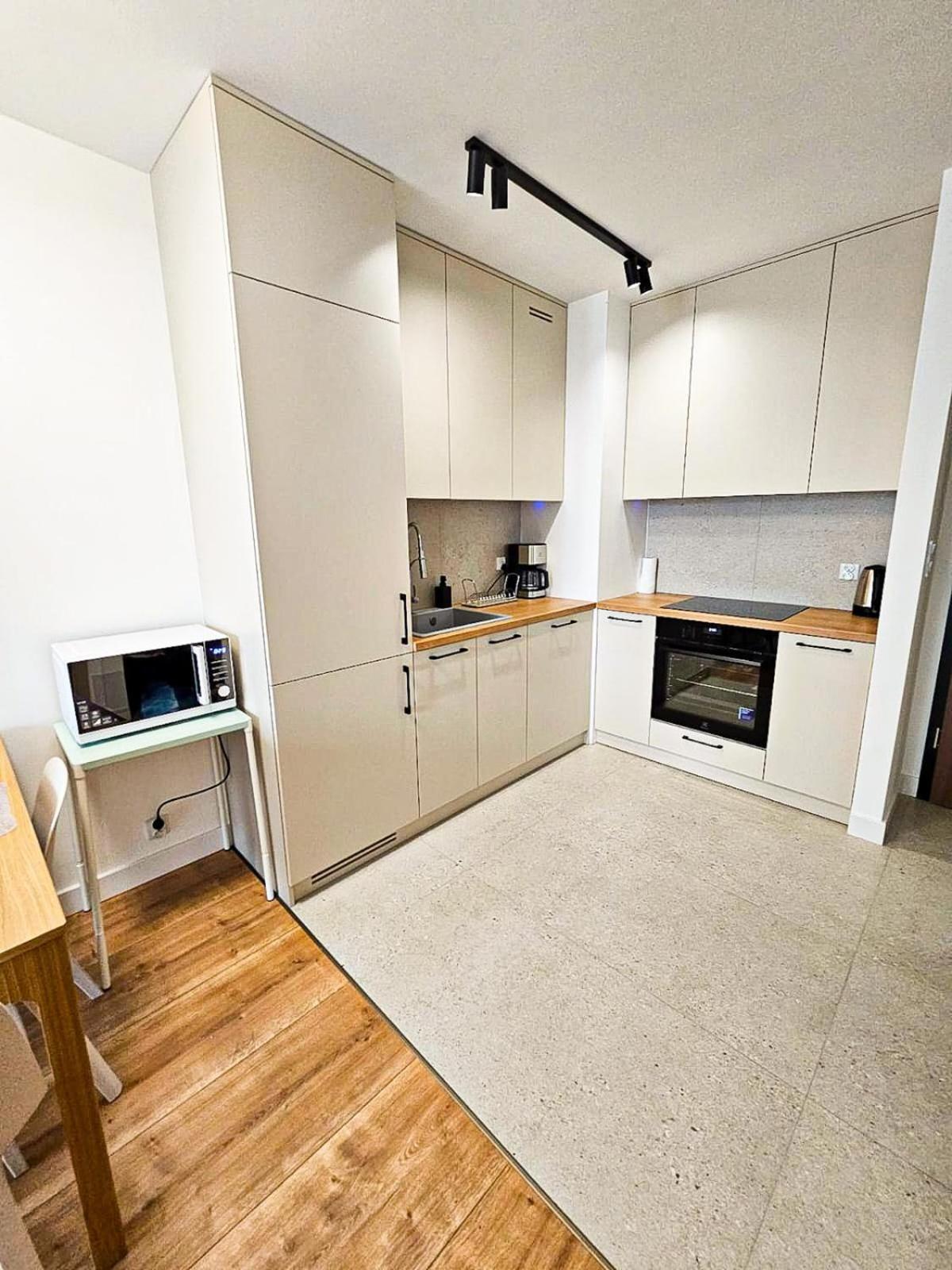 Elegant Two-Room Apartment, Sleeps 4, Near Turon Arena, With Balcony Krakov Exteriér fotografie